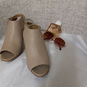 Naturalizer Cream Peep-Toe Mules With Heel